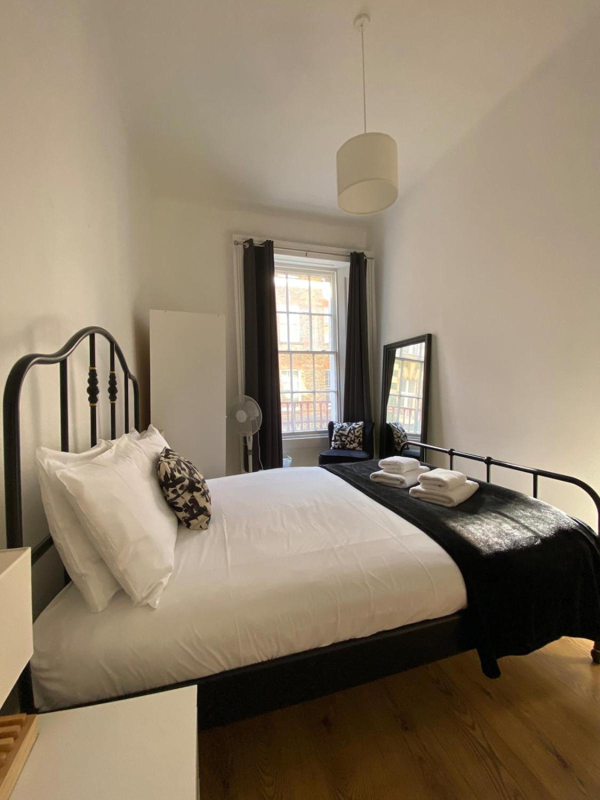 In The Heart Of Soho Apartment *